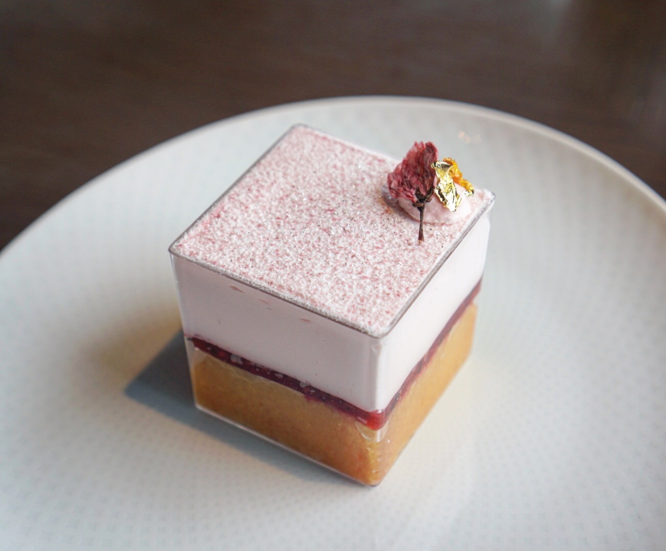リッツカールトン東京のキューブ型ケーキが超かわいい 春はせとかと桜に注目 ママキャリア ワークもライフも子育ても ママを楽しむ探求ブログ